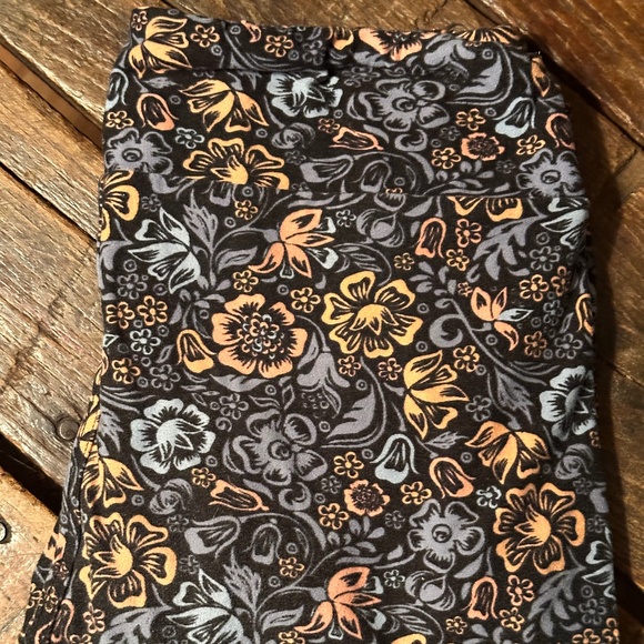 Lot of 6 Gently Used LuLaRoe One Size OS Buttery Soft Leggings - Picture 7 of 7